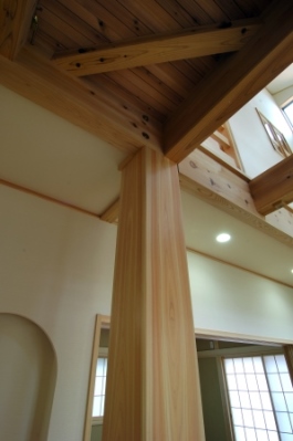 N様邸 大黒柱.jpg